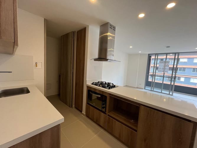 Apartamento de 2 alcobas en arriendo en El Poblado, Medellín, 82 m² · foto 4 de 13
