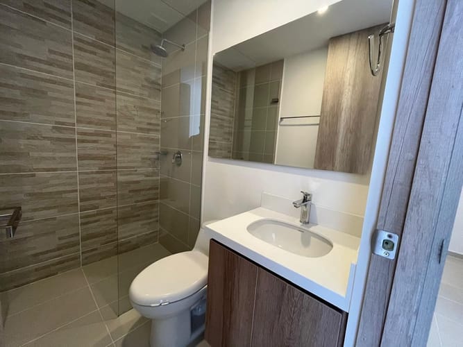 Apartamento de 2 alcobas en arriendo en El Poblado, Medellín, 82 m² · foto 10 de 13