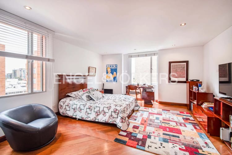 Apartamento de 3 alcobas en venta en Chico Norte, Bogotá, 250 m² · foto 15 de 21