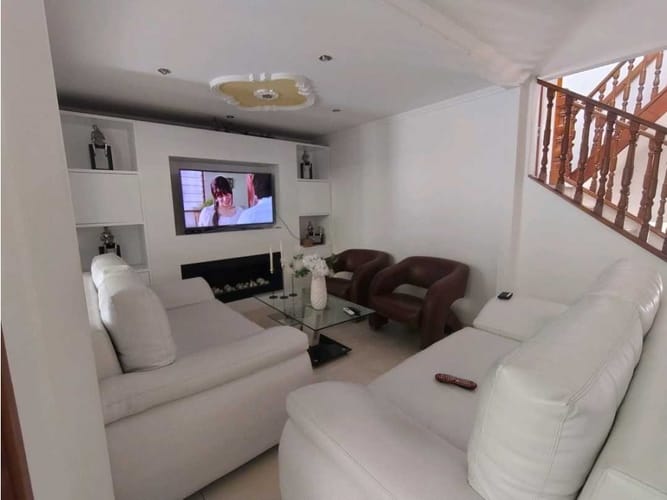 Casa de 3 alcobas en venta en Calasanz, Medellín, 88 m² · foto 3 de 23