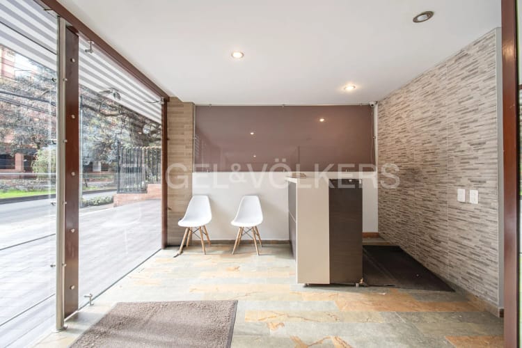 Apartamento de 6 alcobas en venta en La Carolina, Bogotá · foto 3 de 6