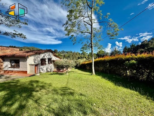 Casa de 4 alcobas en arriendo en Altos Del Poblado, Medellín, 185 m² · foto 2 de 24