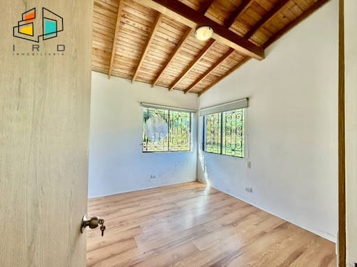 Casa de 4 alcobas en arriendo en Altos Del Poblado, Medellín, 185 m² · foto 10 de 24