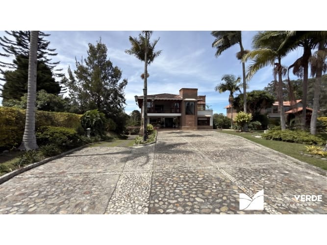 Casa de 5 alcobas en venta en Llano Grande, Rionegro, 800 m² · foto 2 de 24