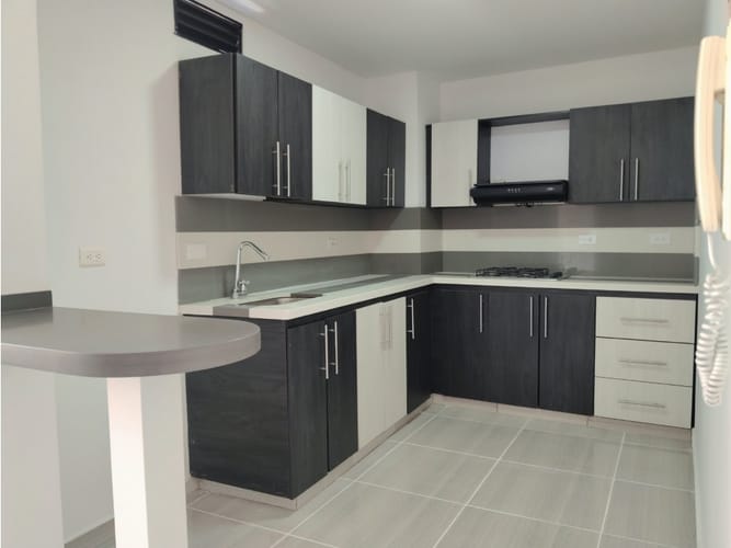 Apartamento de 3 alcobas en arriendo en Villanueva, Medellín, 96 m² · foto 2 de 14