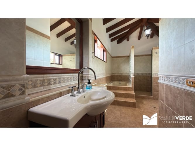 Casa de 5 alcobas en venta en Llano Grande, Rionegro, 800 m² · foto 19 de 24