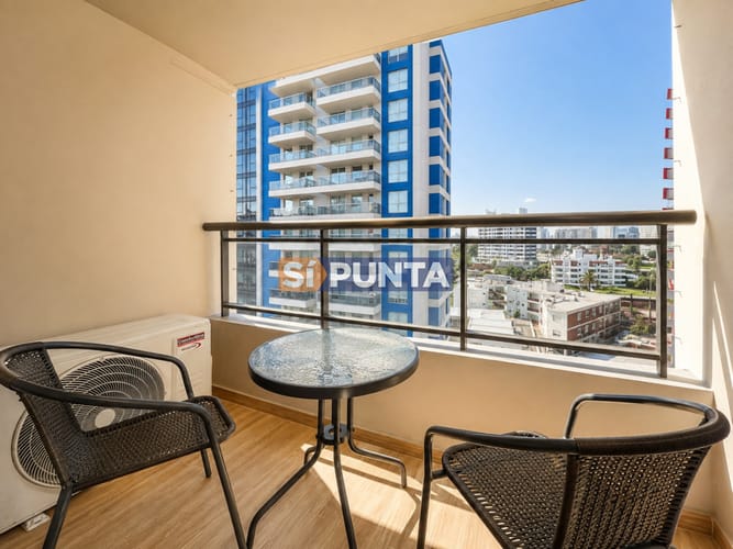 Alquiler anual Moderno Apartamento de 2 Dormitorios, Playa Brava, Punta del Este · Foto 2
