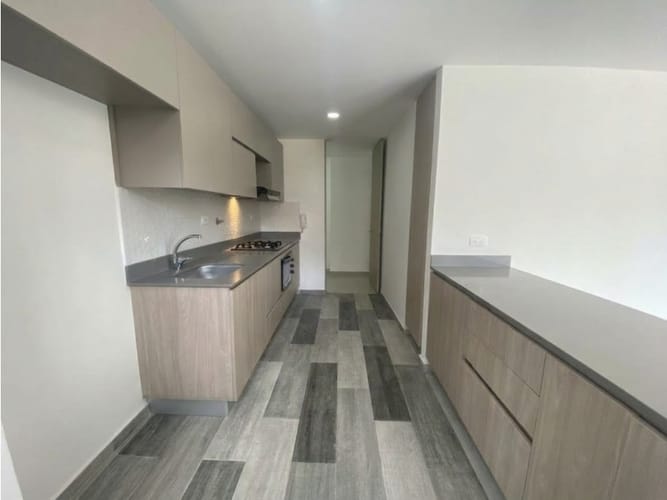 Apartamento de 3 alcobas en arriendo en La Castellana, Medellín, 91 m² · foto 2 de 13