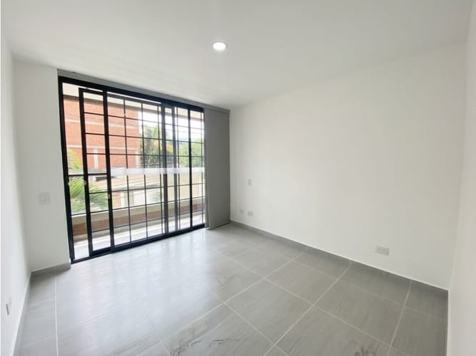Apartamento de 3 alcobas en arriendo en La Castellana, Medellín, 91 m² · foto 3 de 13