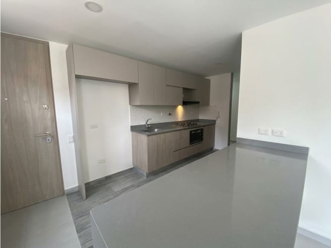 Apartamento de 3 alcobas en arriendo en La Castellana, Medellín, 91 m² · foto 4 de 13