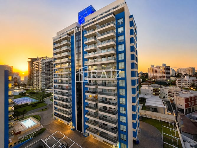 Alquiler anual Moderno Apartamento de 2 Dormitorios, Playa Brava, Punta del Este · Photo 3