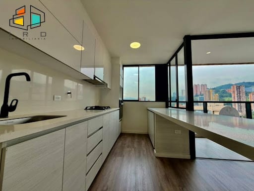 Apartamento de 2 alcobas en arriendo en Lalinde, Medellín, 95 m² · foto 8 de 24