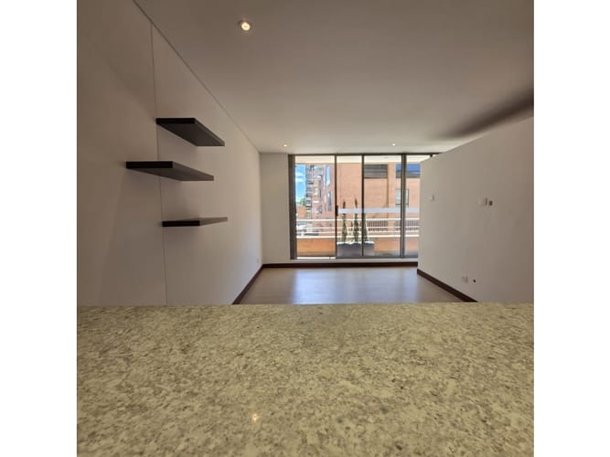 Apartamento de 1 alcoba en venta en Chico, Bogotá, 64 m² · foto 2 de 18