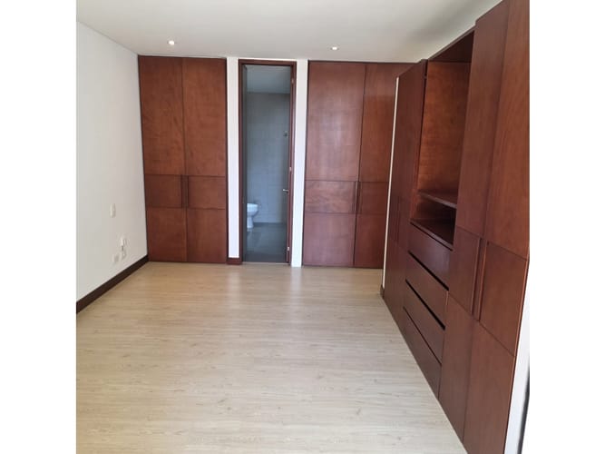 Apartamento de 1 alcoba en venta en Chico, Bogotá, 64 m² · foto 7 de 18