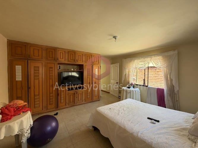 Casa de 5 alcobas en venta en Simon Bolivar, Medellín, 400 m² · foto 10 de 24