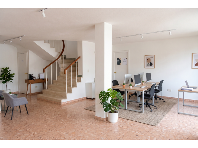 Casa de 6 alcobas en arriendo en La Castellana, Bogotá, 415 m² · foto 2 de 5