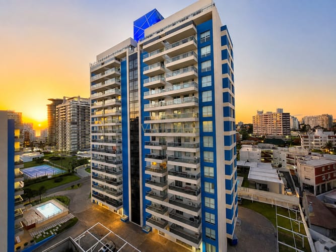 Apartamento de 2 Dormitorios Alquiler Anual, Playa Brava, Punta del Este · Foto 3
