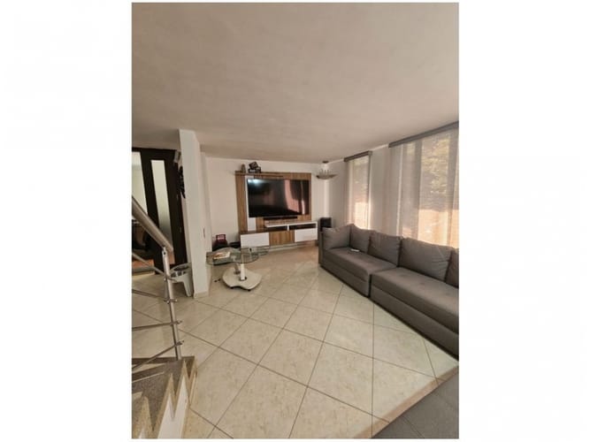Casa de 3 alcobas en venta en Loma De Las Brujas, Envigado, 148 m² · foto 3 de 15