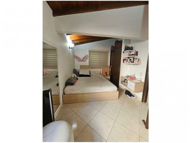 Casa de 3 alcobas en venta en Loma De Las Brujas, Envigado, 148 m² · foto 14 de 15