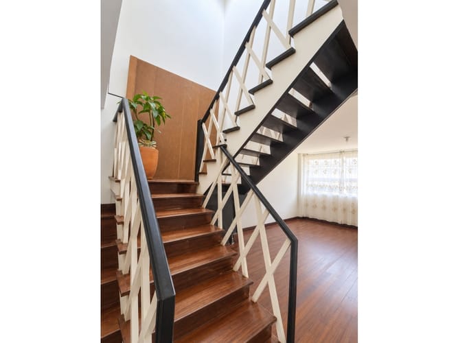 Casa de 5 alcobas en venta en Restrepo, Bogotá, 176 m² · foto 2 de 4
