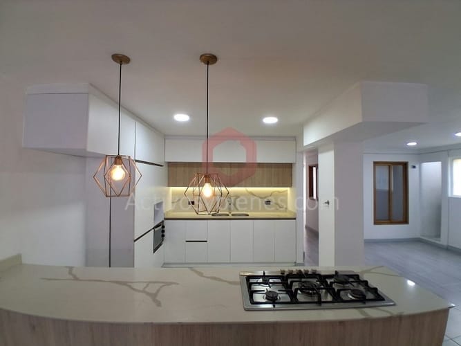 Apartamento de 3 alcobas en arriendo en Lorena, Medellín, 174 m² · foto 3 de 18