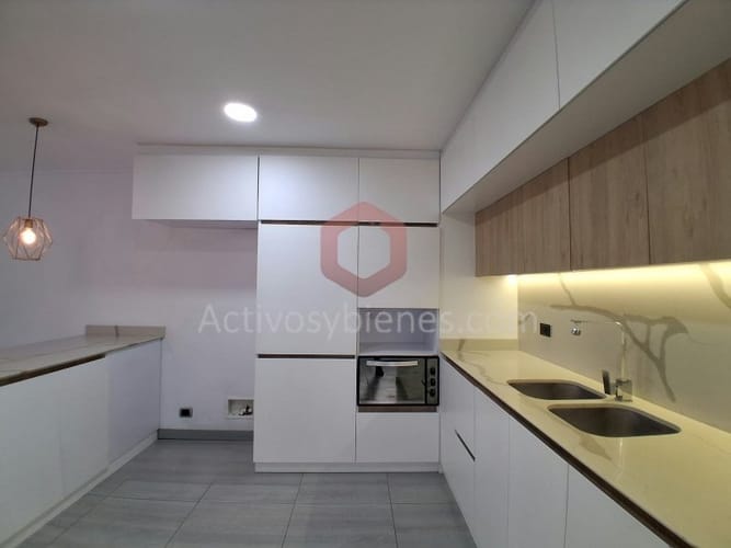 Apartamento de 3 alcobas en arriendo en Lorena, Medellín, 174 m² · foto 4 de 18