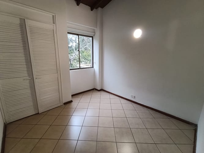 Apartamento de 4 alcobas en arriendo en Calasanz, Medellín, 77 m² · foto 15 de 20