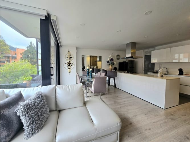 Apartamento de 3 alcobas en venta en Chicó Reservado, Bogotá, 116 m² · foto 2 de 24