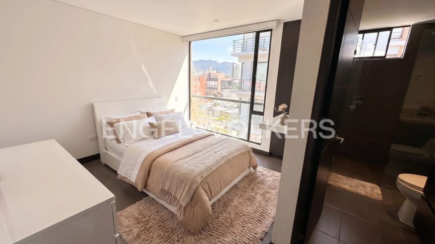 Apartamento de 3 alcobas en venta en San Patricio, Bogotá, 135 m² · foto 7 de 11