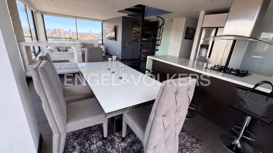 Apartamento de 3 alcobas en venta en San Patricio, Bogotá, 135 m² · foto 2 de 11