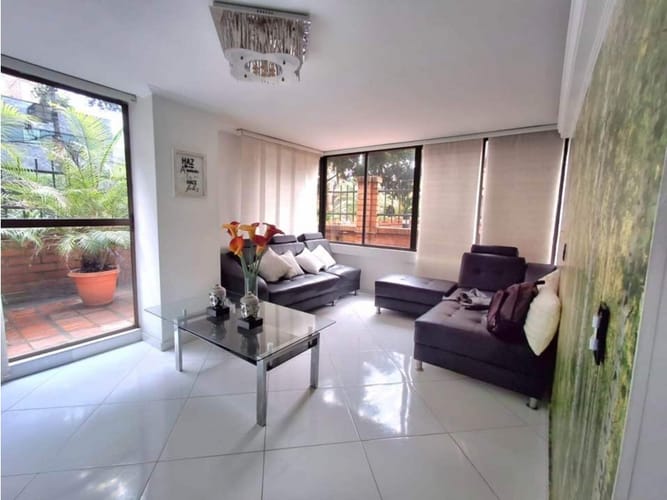 Apartamento de 3 alcobas en venta en Oviedo, Medellín, 230 m² · foto 4 de 5