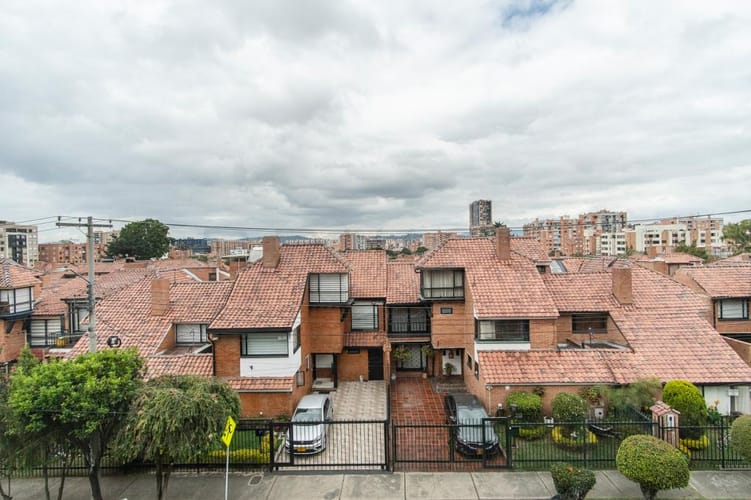 Apartamento de 4 alcobas en venta en Cedro Narvaez, Bogotá, 144 m² · foto 2 de 18