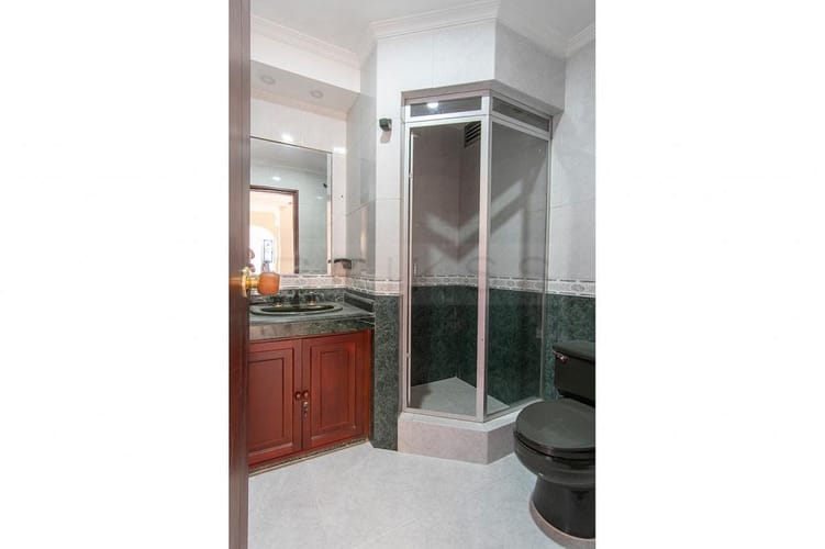 Apartamento de 4 alcobas en venta en Cedro Narvaez, Bogotá, 144 m² · foto 10 de 18
