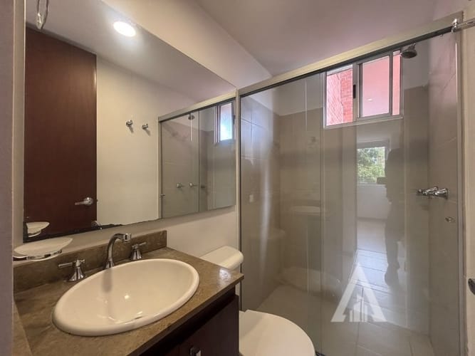 Apartamento de 2 alcobas en arriendo en Camino Verde, Envigado, 69 m² · foto 2 de 12