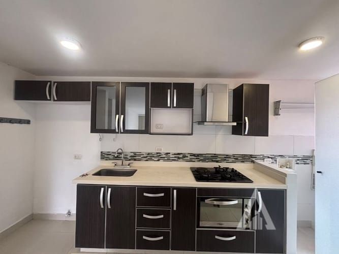 Apartamento de 2 alcobas en arriendo en Camino Verde, Envigado, 69 m² · foto 6 de 12