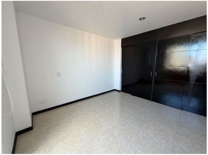 Apartamento de 3 alcobas en venta en Loma De Los Bernal, Medellín, 89 m² · foto 9 de 14