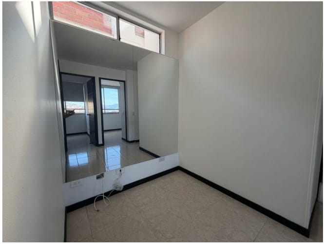 Apartamento de 3 alcobas en venta en Loma De Los Bernal, Medellín, 89 m² · foto 11 de 14