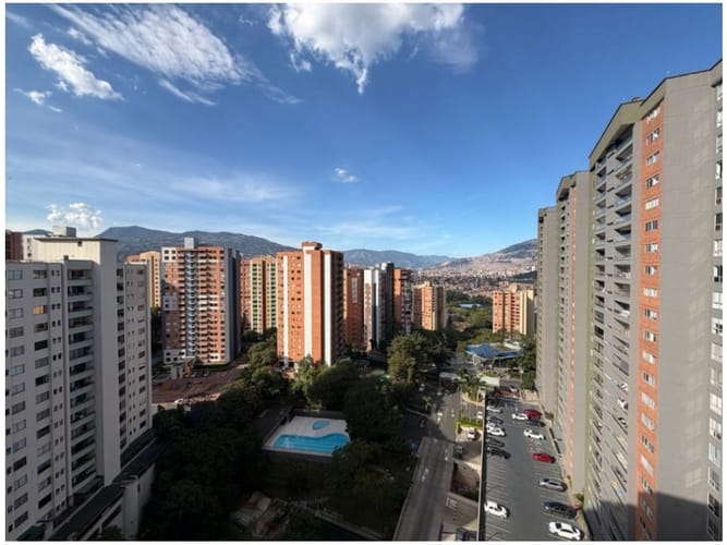 Apartamento de 3 alcobas en venta en Loma De Los Bernal, Medellín, 89 m² · foto 12 de 14