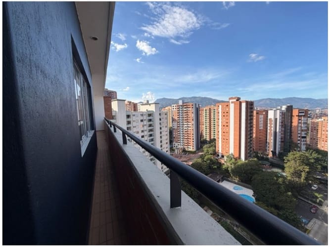 Apartamento de 3 alcobas en venta en Loma De Los Bernal, Medellín, 89 m² · foto 13 de 14