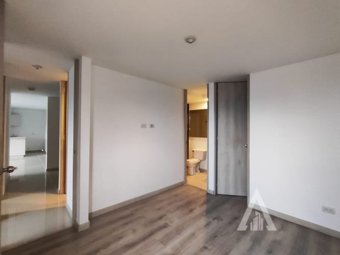 Apartamento de 3 alcobas en arriendo en Las Lomitas, Medellín, 88 m² · foto 3 de 16
