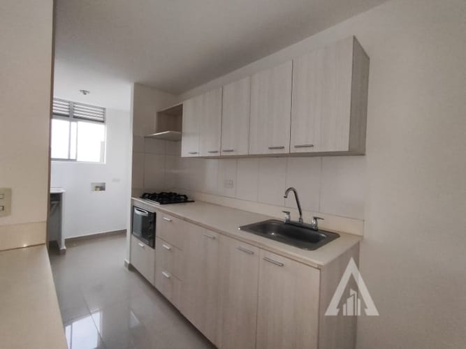 Apartamento de 3 alcobas en arriendo en Las Lomitas, Medellín, 88 m² · foto 10 de 16