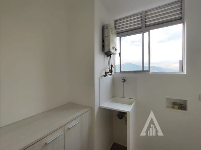 Apartamento de 3 alcobas en arriendo en Las Lomitas, Medellín, 88 m² · foto 15 de 16