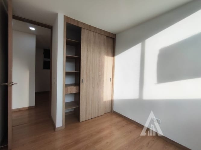 Apartamento de 3 alcobas en arriendo en Las Lomitas, Medellín, 90 m² · foto 4 de 17