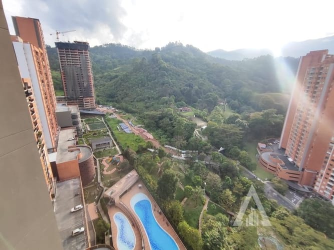 Apartamento de 3 alcobas en arriendo en Las Lomitas, Medellín, 90 m² · foto 13 de 17