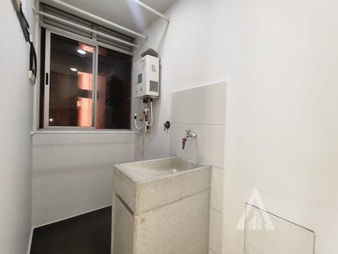 Apartamento de 3 alcobas en arriendo en Las Lomitas, Medellín, 90 m² · foto 15 de 17
