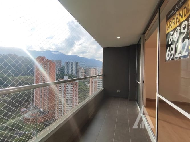 Apartamento de 3 alcobas en arriendo en Las Lomitas, Medellín, 90 m² · foto 16 de 17