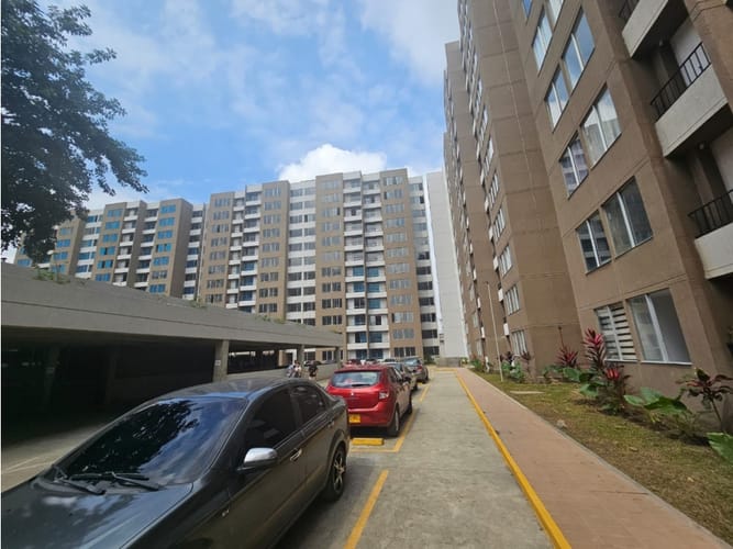 Apartamento de 2 alcobas en venta en Marco Fidel Suarez, Cali, 50 m² · foto 2 de 20