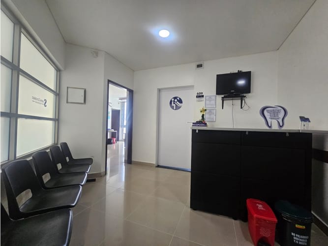Consultorio en venta en Tequendama, Cali, 30 m² · foto 6 de 13