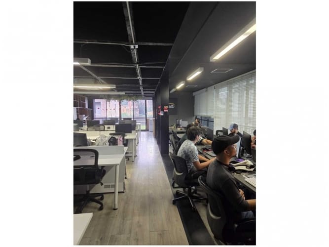 Oficina en venta en Las Lomas No.1, Medellín, 254 m² · foto 6 de 11