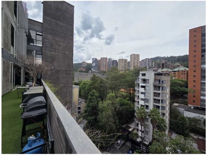Oficina en venta en Las Lomas No.1, Medellín, 254 m² · foto 10 de 11